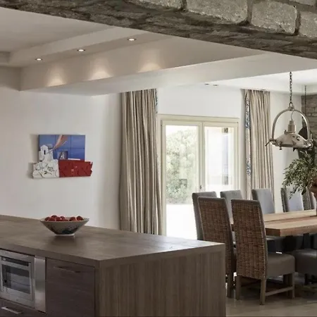 Elena With 6 Bedrooms Holiday home